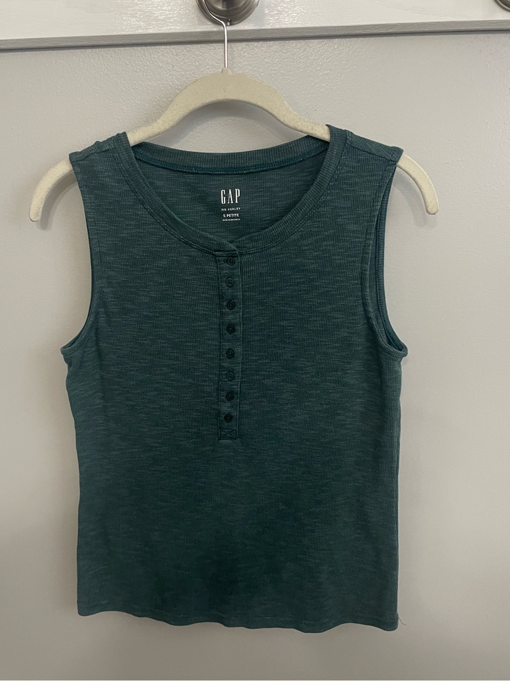 Gap Ribbed Henley. Small Petite